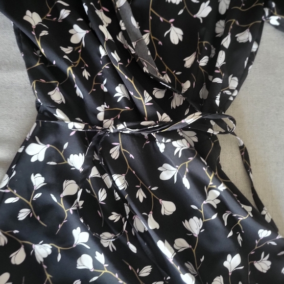 Black floral midi wrap dress Large - Picture 5 of 6